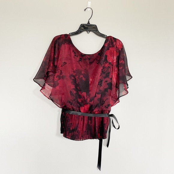 Dressbarn Collection Women's size 4 Red & Black Ruffle Bottom Flutter Sleeve Top - Picture 3 of 3